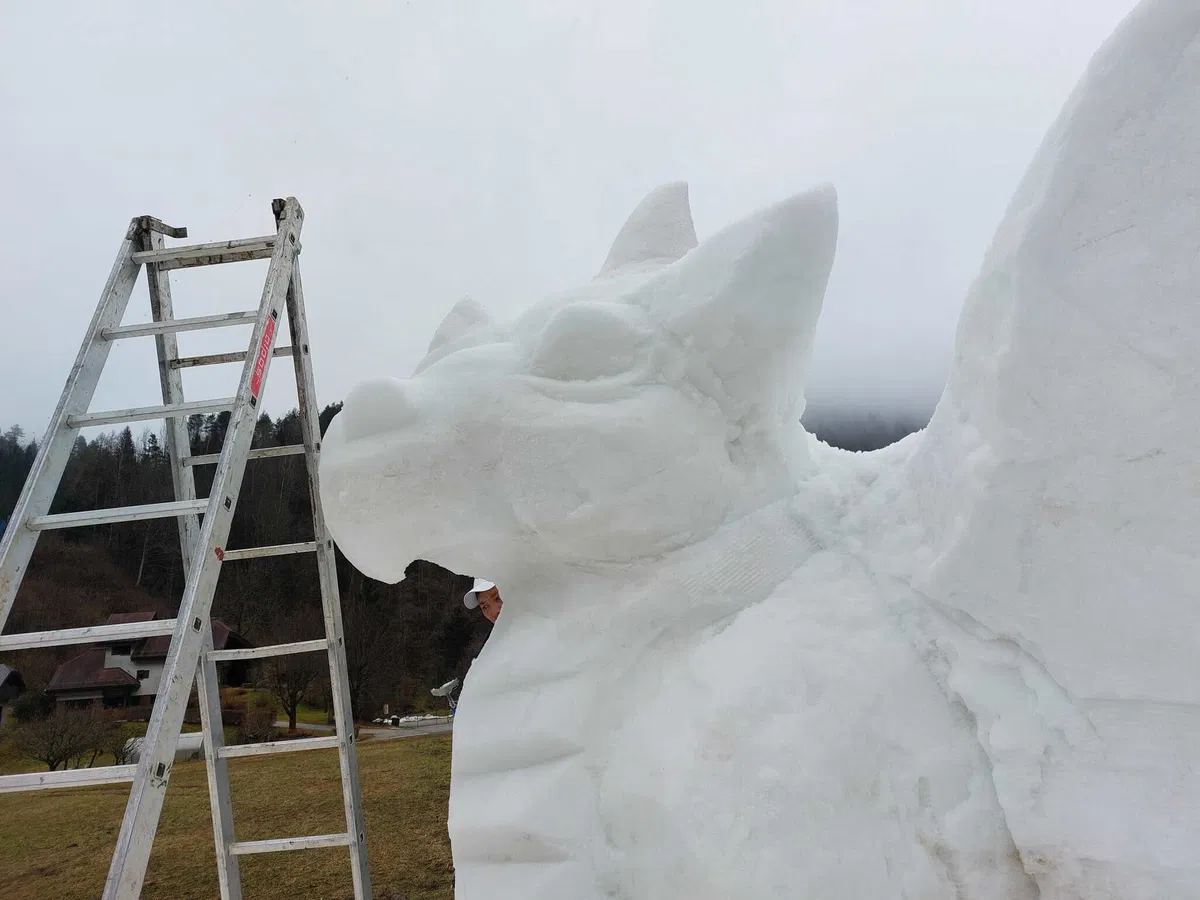 FOTO: Snežne mojstrovine na Gradovih kralja Matjaža kljub prestavitvi dogodka