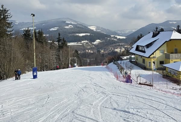 Danes in jutri vas vabijo bele strmine Smučišča Poseka
