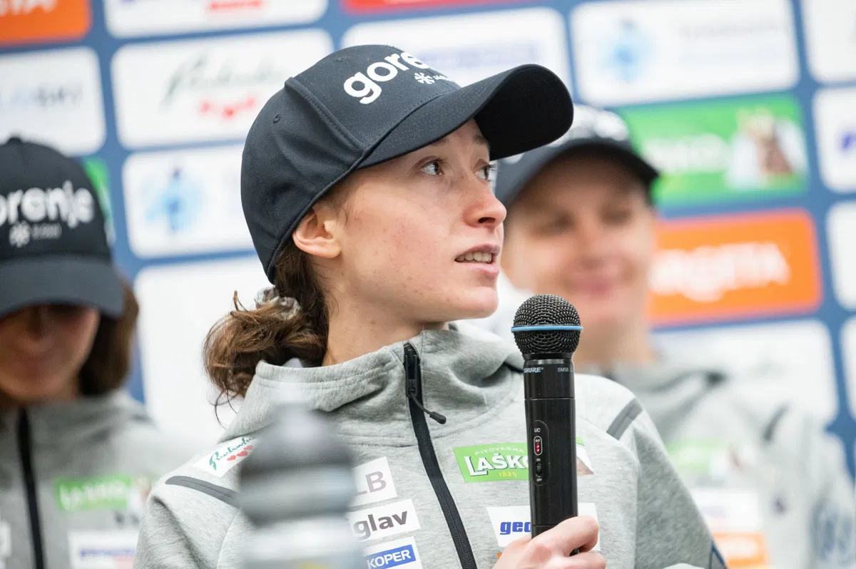 Nika Prevc na dvajseti rojstni dan zmagala v Vikersundu pred Klinec