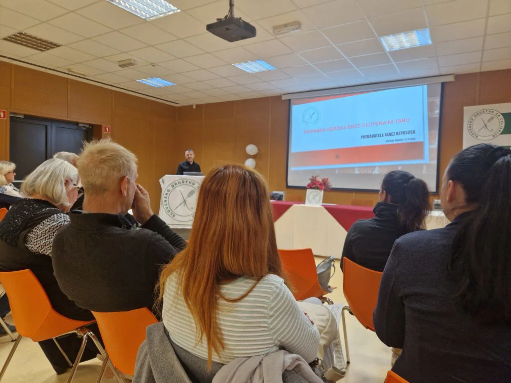 FOTO: V Slovenj Gradcu potekala redna letna skupščina SDC za Koroško in predavanje Janeza Repoluska