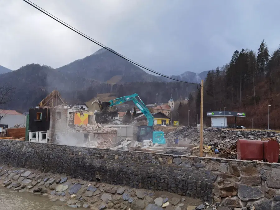 Rušenje poplavljenih hiš se nadaljuje, tokrat v Mežici