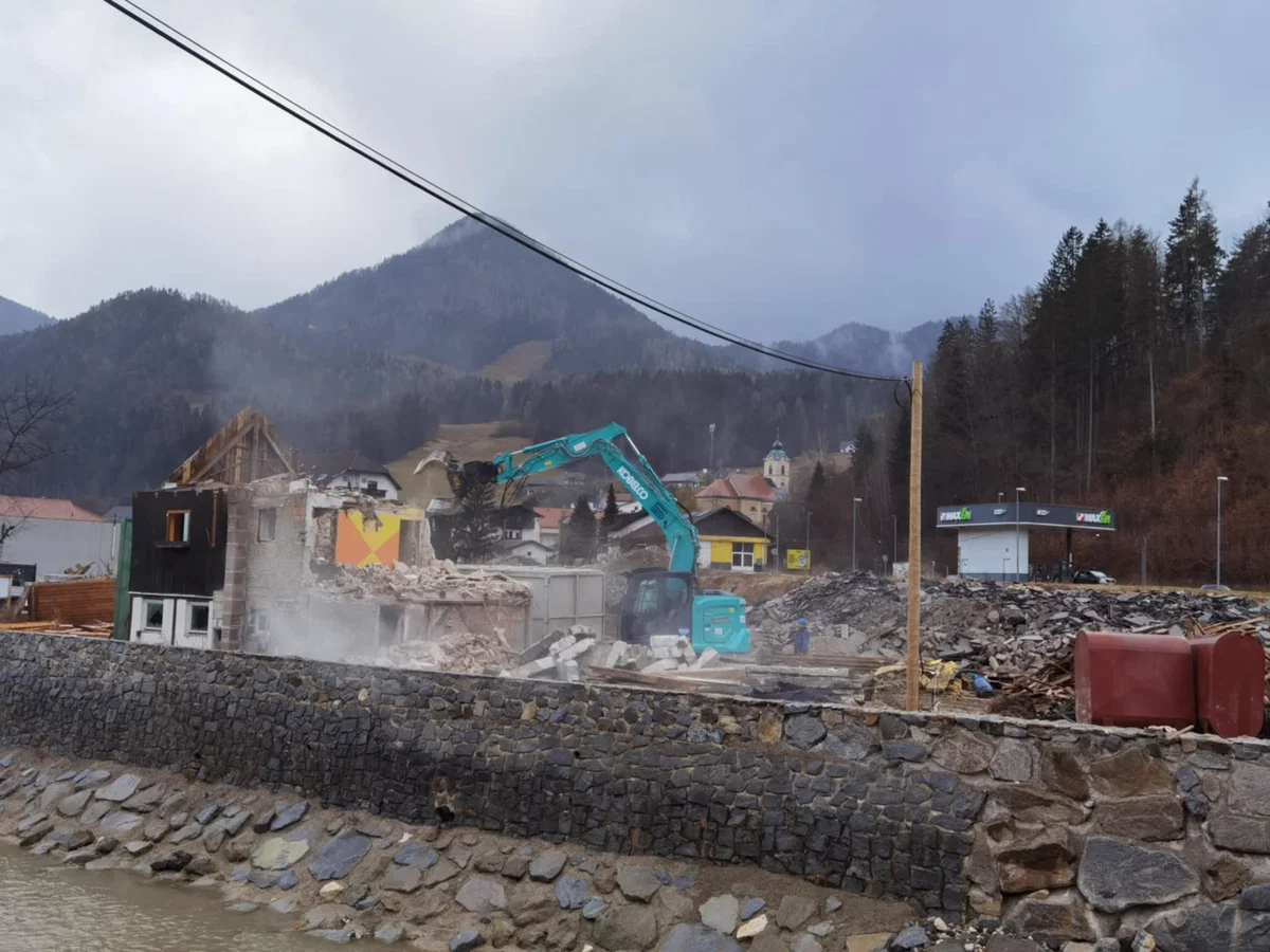 Rušenje poplavljenih hiš se nadaljuje, tokrat v Mežici