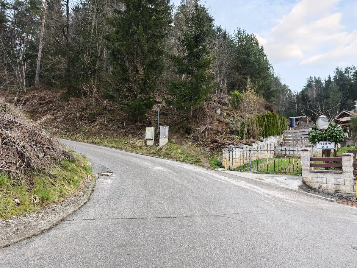 FOTO: Kaj se dogaja s sprehajalno potjo na Šancah, ki vodi proti Prežihovini?