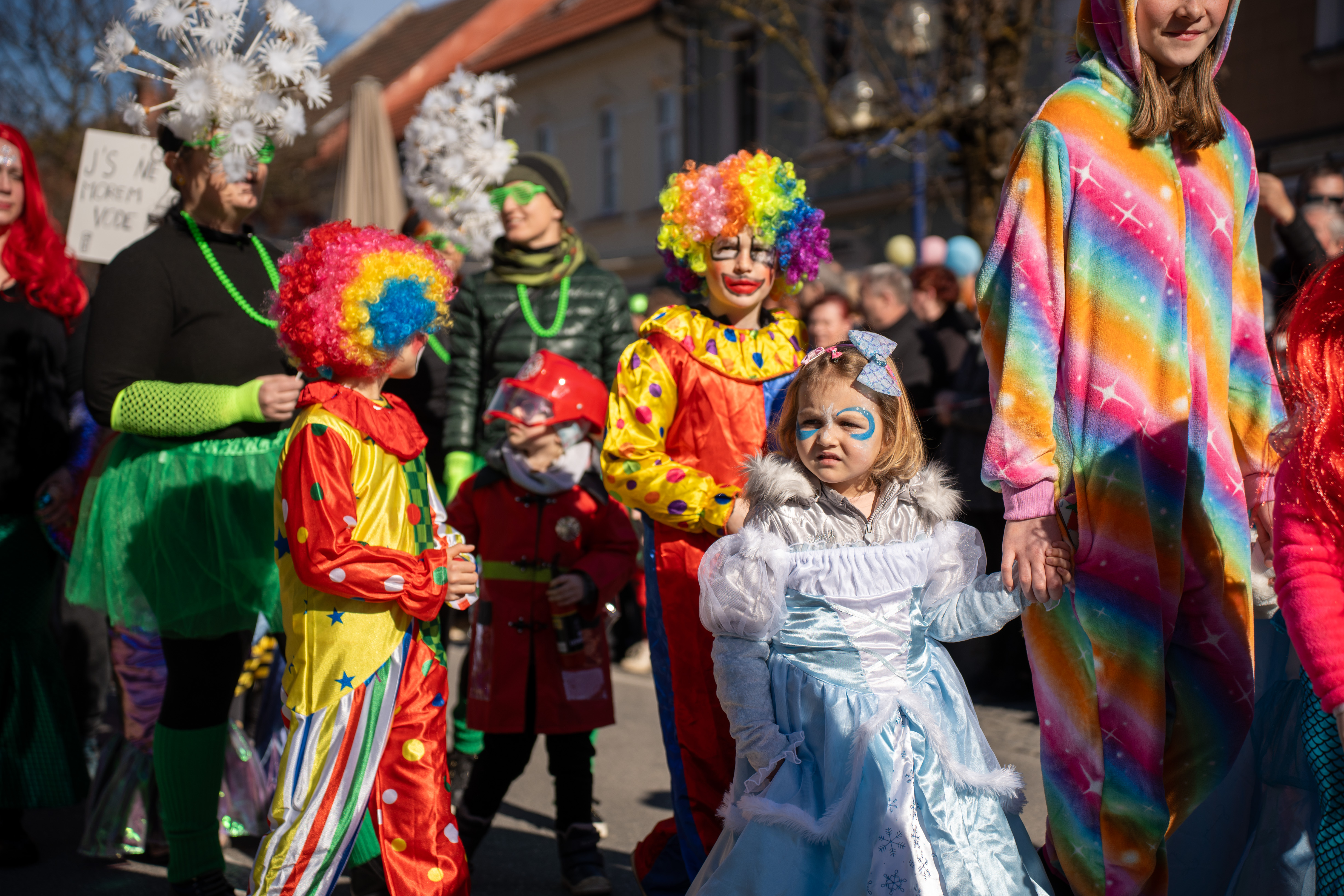 FOTO in VIDEO: Sončno vreme na Pustni karneval v Slovenj Gradcu privabilo številčno množico