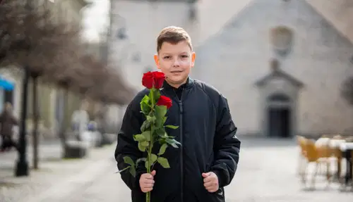 FOTO: MOSG in Spotur obdarila ženske ob dnevu žena