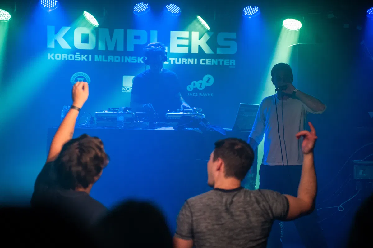 V Kompleksu ta mesec veliko smeha, glasbe in dobre družbe