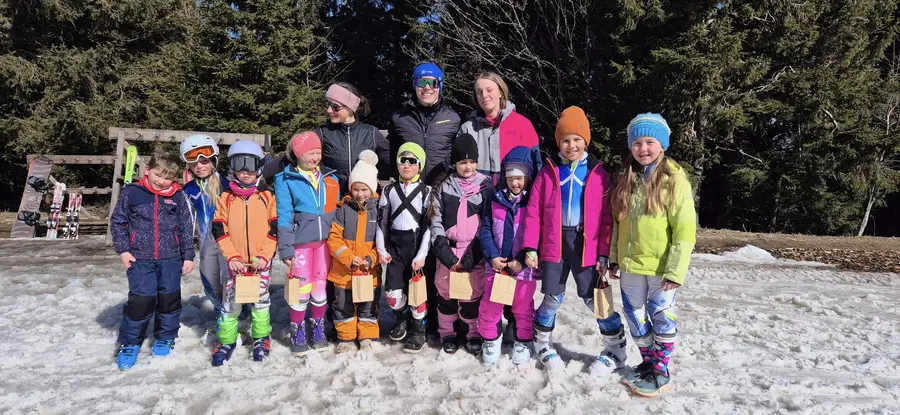 Odlični uspehi mladih koroških smučarjev na zadnji tekmi Koroškega pokala (FOTO)