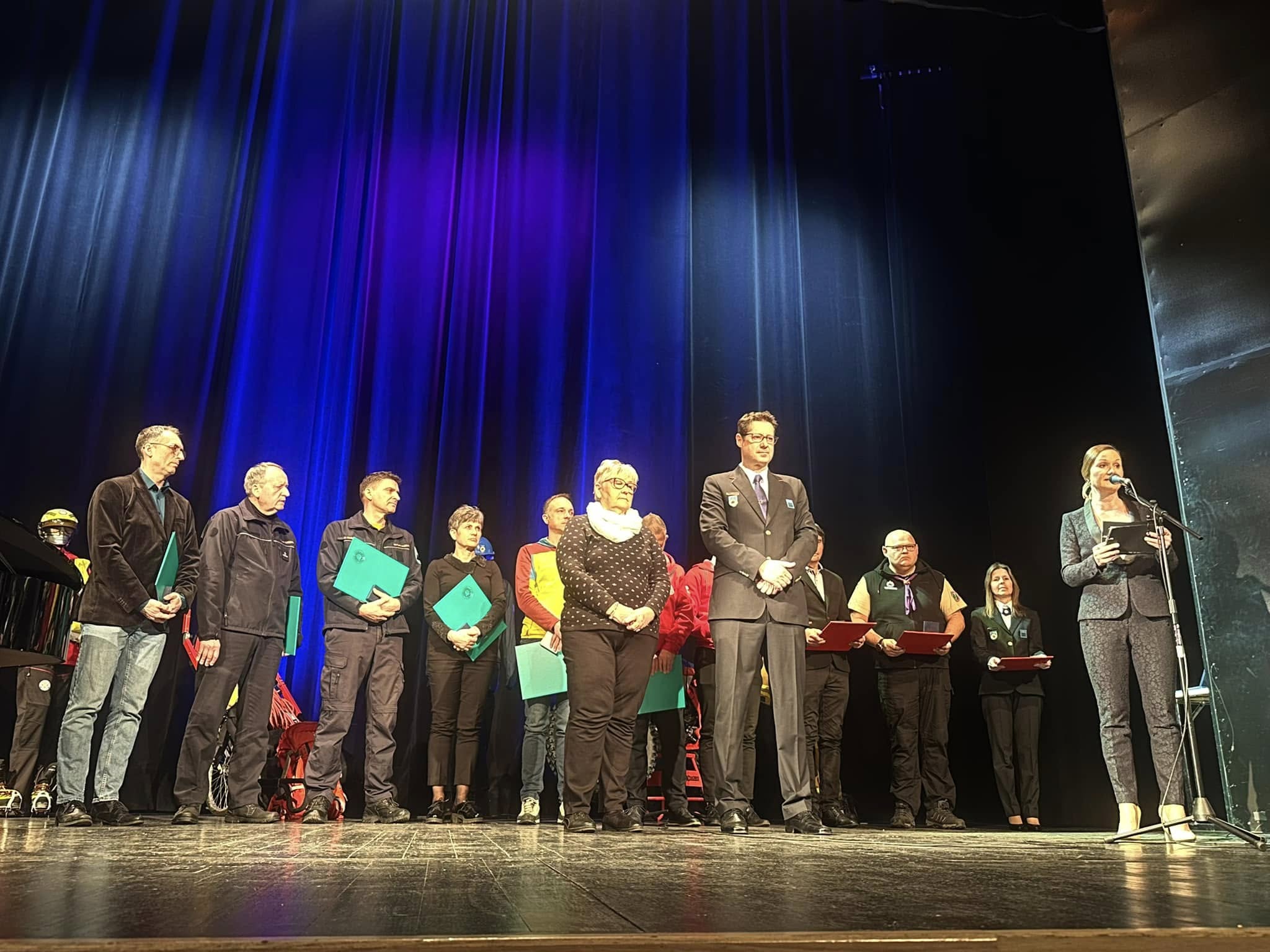 FOTO: V Mežici podelili priznanja civilne zaščite posameznikom in organizacijam za njihovo nesebično pomoč