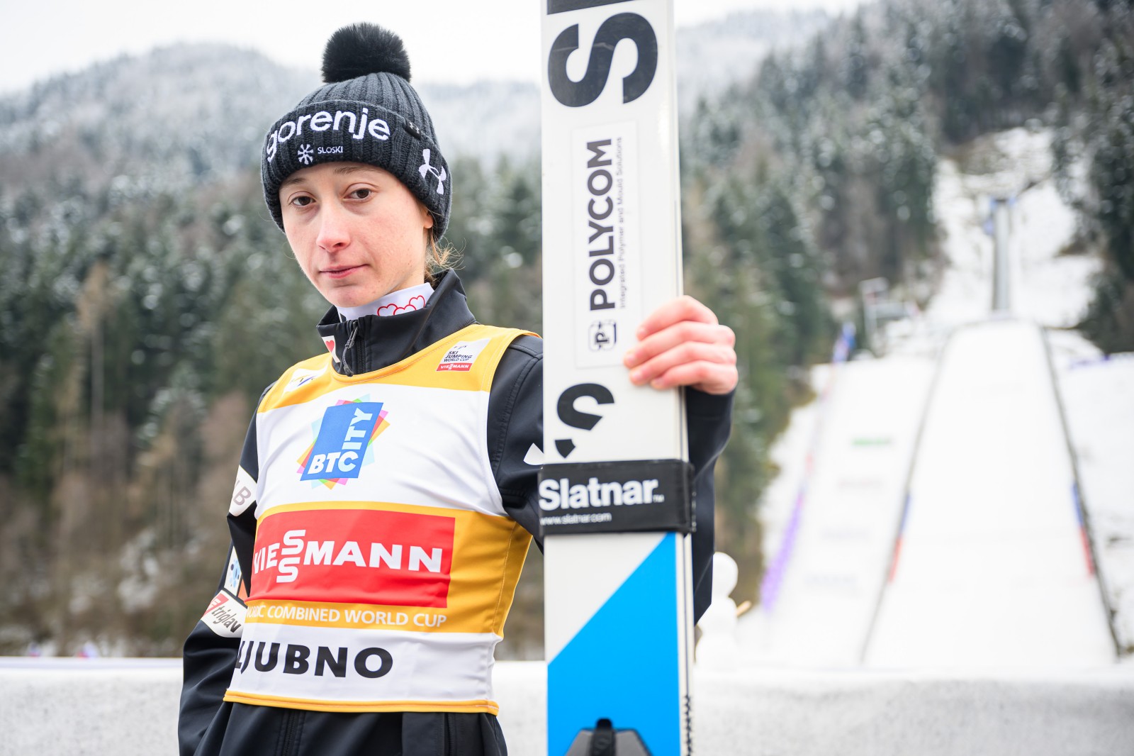 Nika Prevc na vrhu tudi v Lahtiju, Ema Klinec tretja 