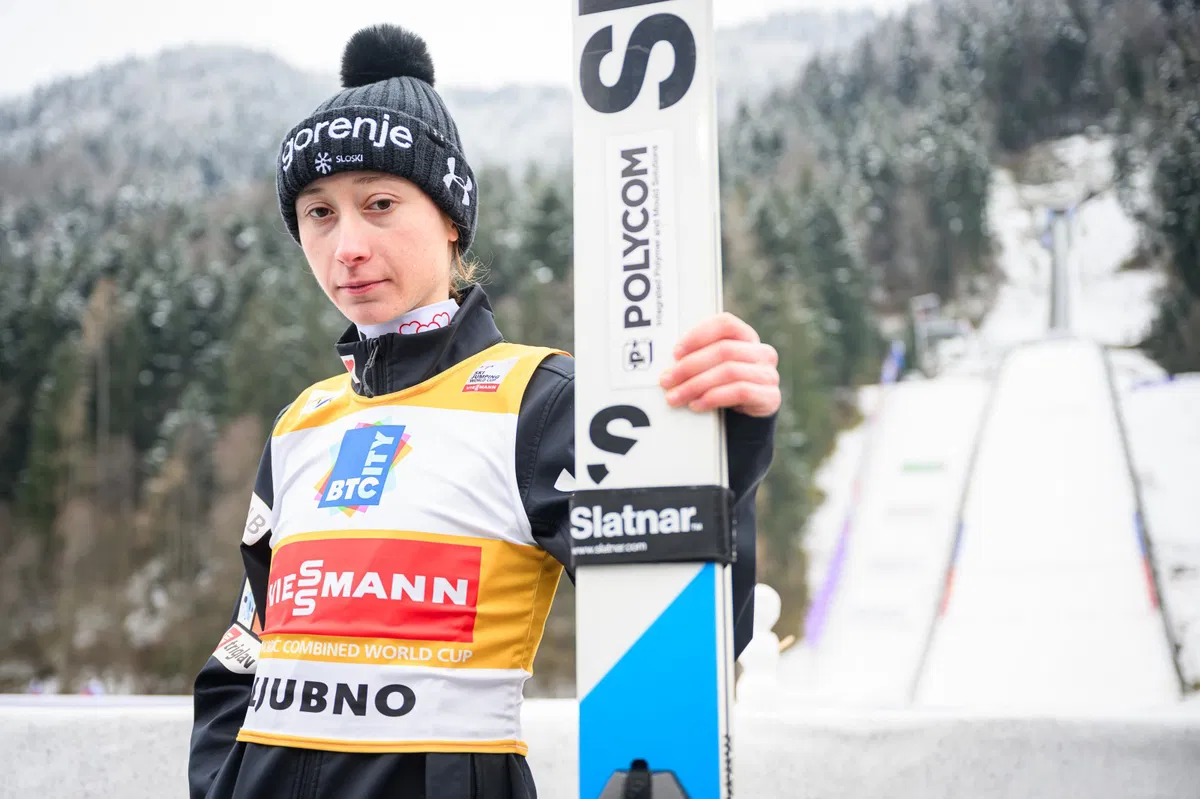 Nika Prevc na vrhu tudi v Lahtiju, Ema Klinec tretja 