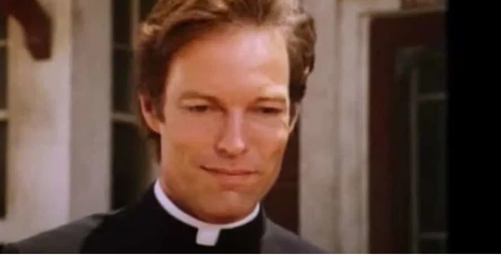 Umrl Richard Chamberlain iz priljubljene serije Pesem ptic trnovk