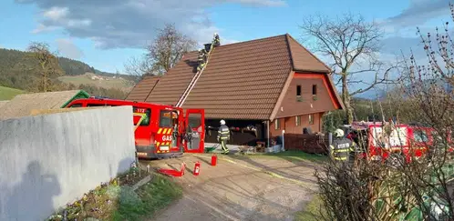 FOTO: Posredovanje gasilcev pri dimniškem požaru na Paki