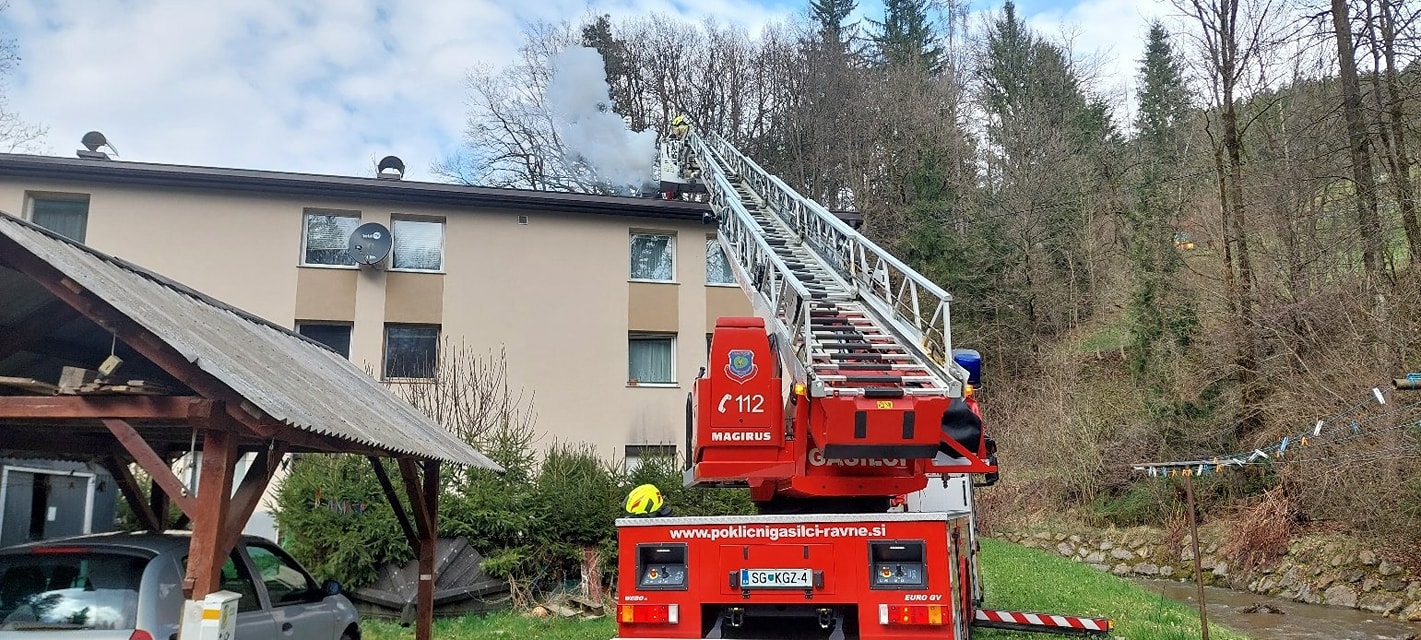 FOTO: Gasilci PGD Ravne danes posredovali pri požaru na Stražišču