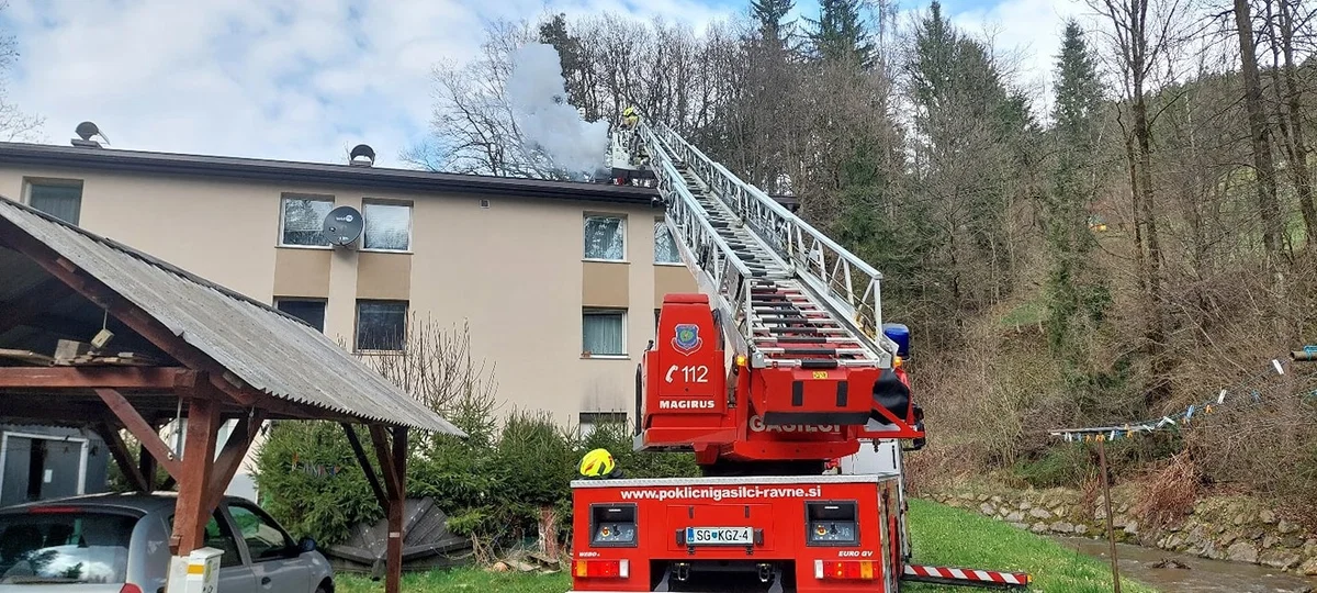FOTO: Gasilci PGD Ravne danes posredovali pri požaru na Stražišču