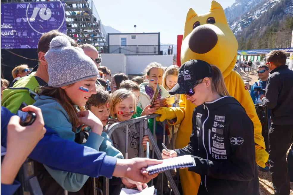 Koroški osnovnošolci tudi danes odpotovali v Planico