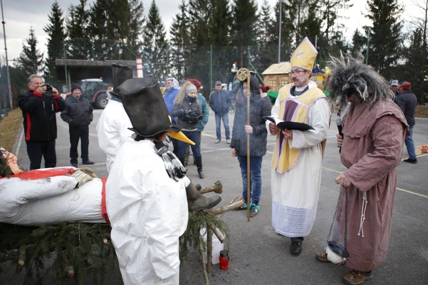 Na pustni torek po državi povorke ter pokopi pusta, tudi na Graški Gori