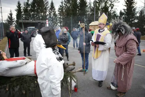 Na pustni torek po državi povorke ter pokopi pusta, tudi na Graški Gori