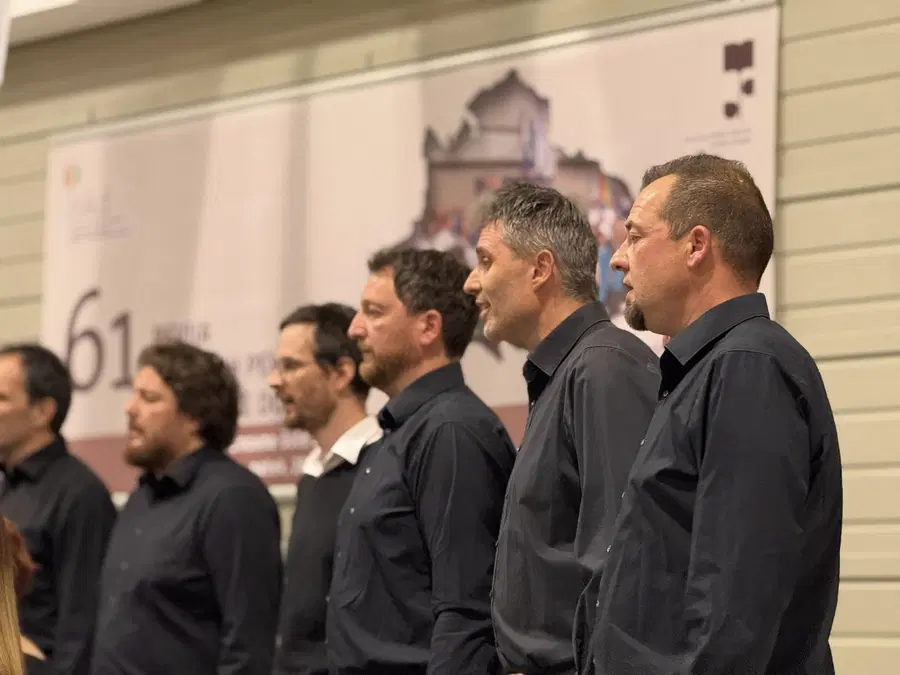 FOTO: Včeraj je v Slovenj Gradcu potekala 61. revija odraslih pevskih zborov Mislinjske doline