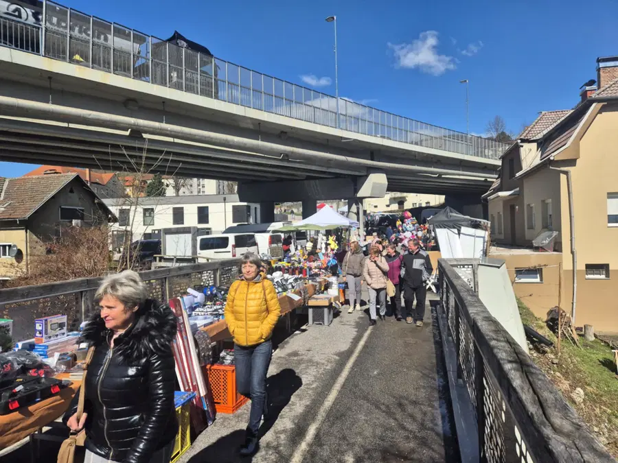 FOTO: Sončno vreme je na Jožefov sejem v Dravogradu privabilo številne obiskovalce