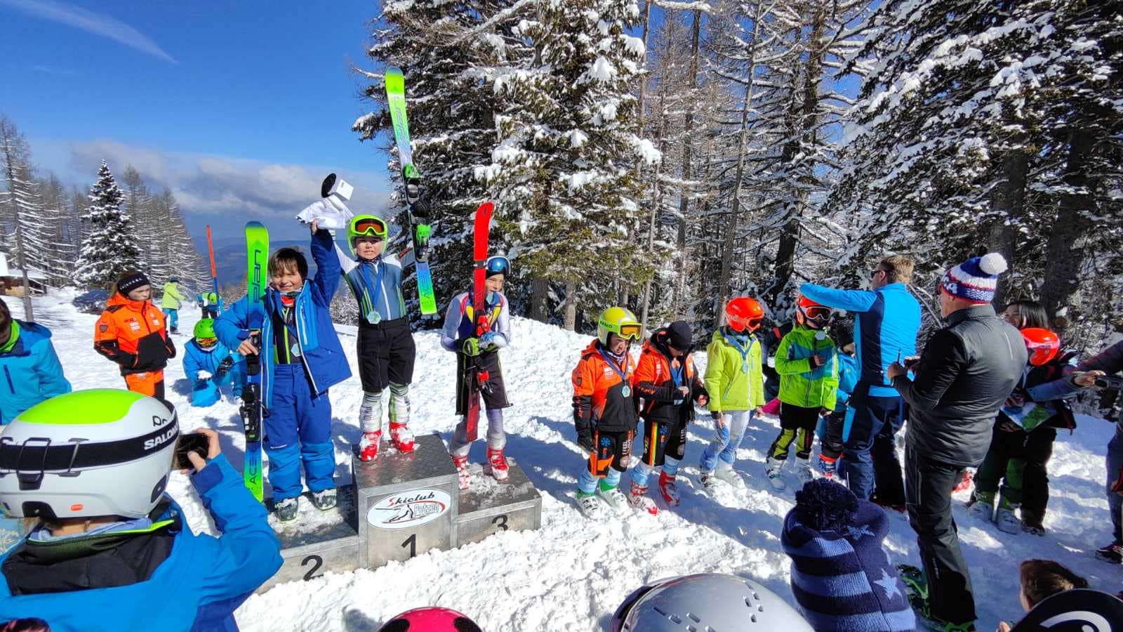 Koroški pokal na Peci: Sončno vreme, odlična smuka in vrhunski rezultati mladih smučarjev (FOTO)