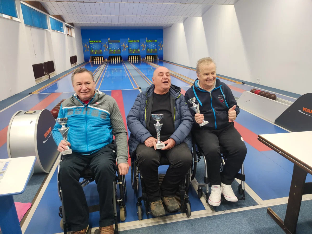 FOTO: Na Ravnah je potekal 30. Grnjakov memorial v kegljanju