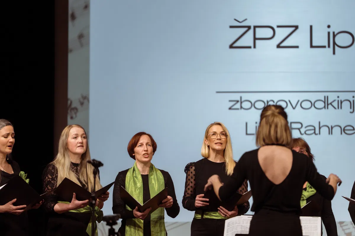 FOTO: Na Obirskem in na Prevaljah gostili tradicionalno srečanje odraslih pevskih zasedb