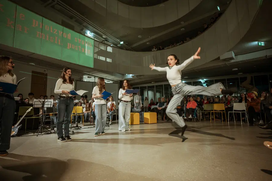 FOTO: Indijski veleposlanik ganjen nad sporočili mladih