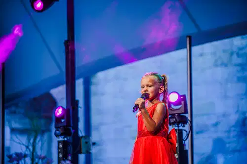 Zoja se odpravlja v Španijo, kjer bo na pevskem festivalu zastopala Koroško in Slovenijo
