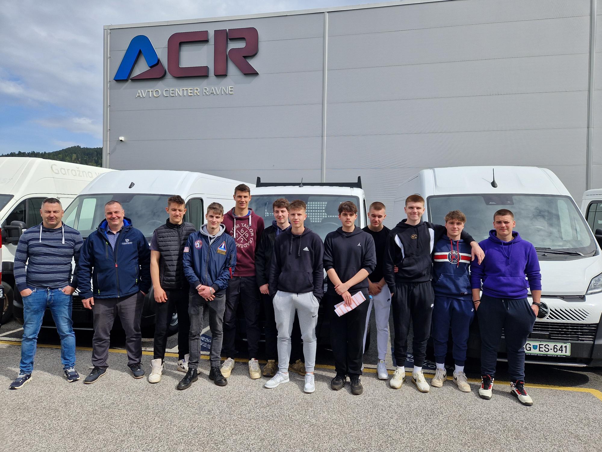 V okviru projektnega tedna dijaki obiskali Avto Center Ravne