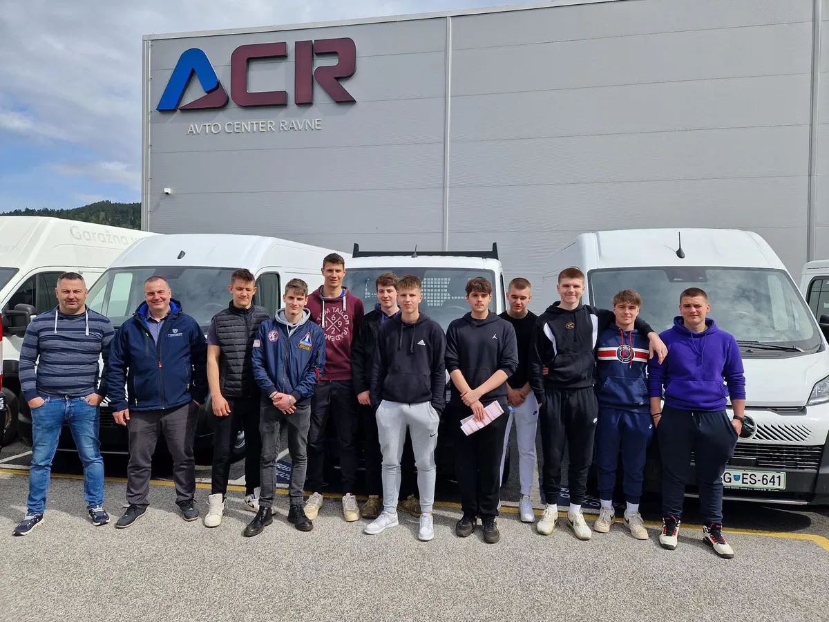 V okviru projektnega tedna dijaki obiskali Avto Center Ravne