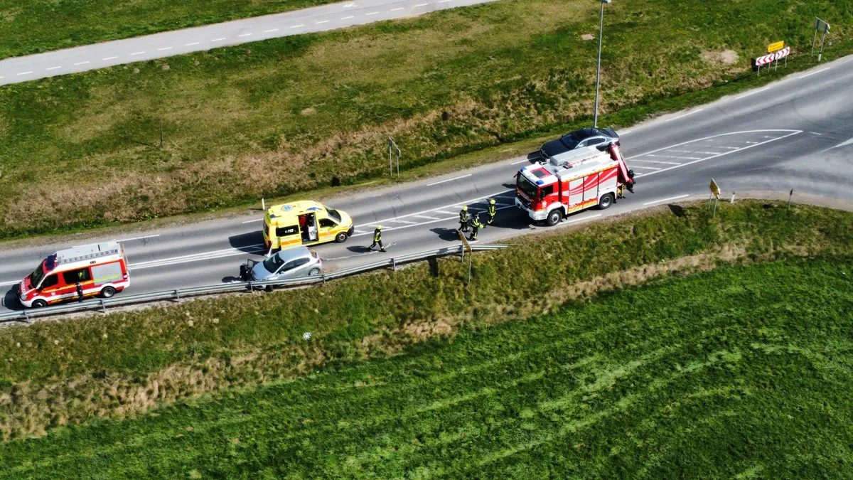 Previdno: Prometna nesreča pri pokopališču Stari trg