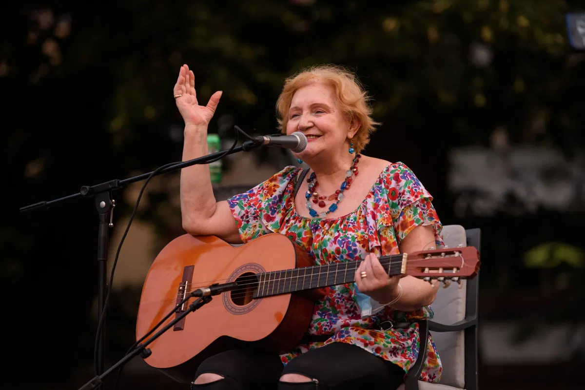 Igralka in pevka Jerca Mrzel praznuje 80 let