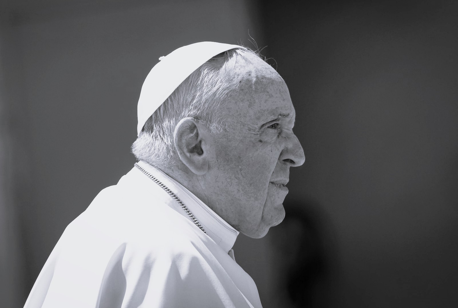 Umrl je papež Frančišek