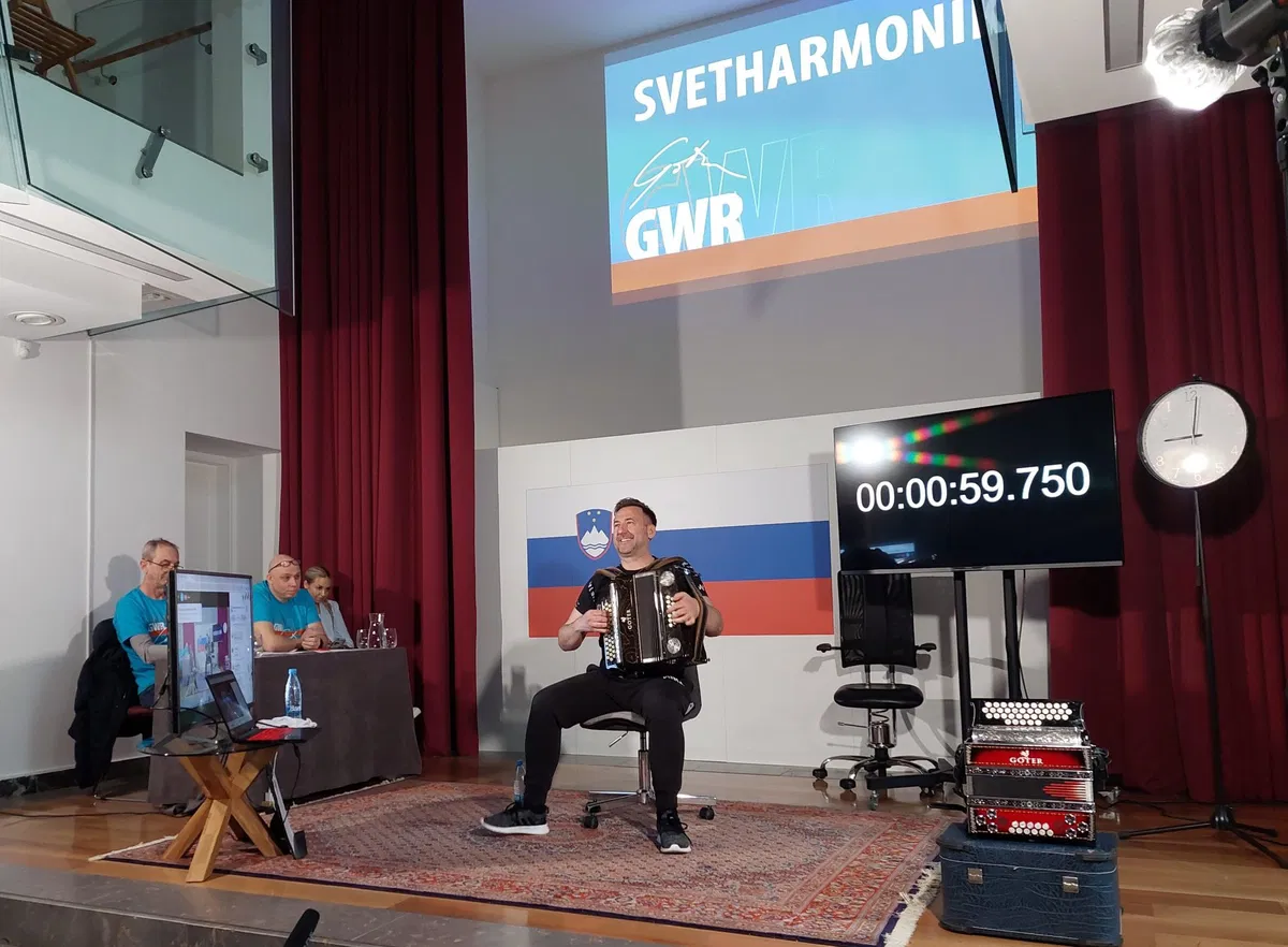 Robert Goter v Velenju lovi Guinnessov rekord: Igrati mora več kot 80 ur