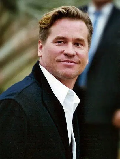 Umrl ameriški igralec Val Kilmer