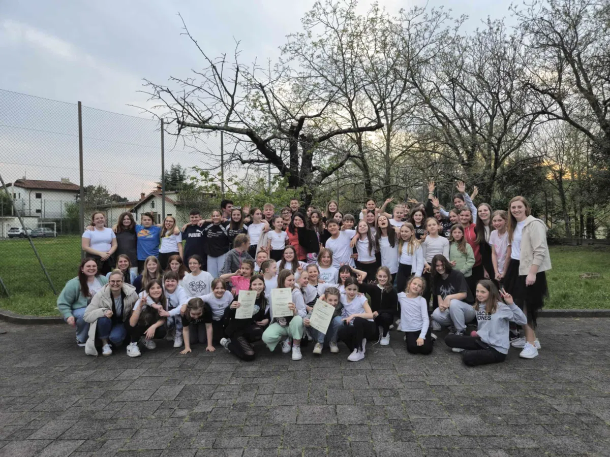 Pevska zbora OŠ Neznanih talcev Dravograd osvojila srebrni priznanji na svojem prvem tekmovanju