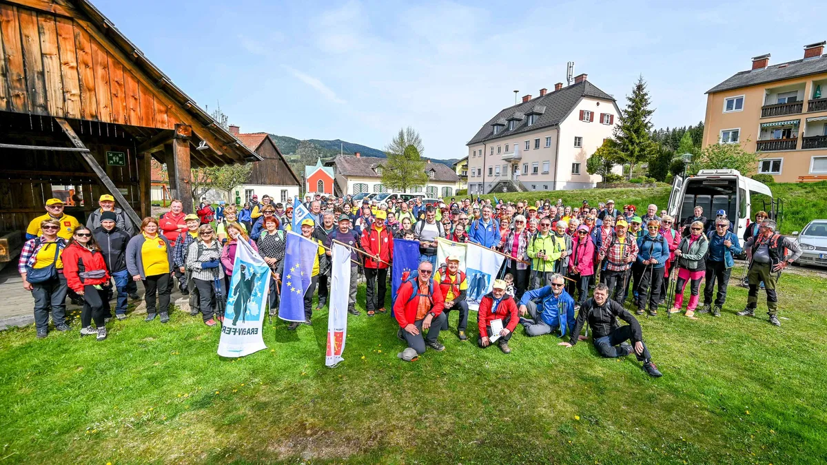 FOTO: Velikonočni pohod po Evropski pešpoti E6 privabil preko 200 pohodnikov