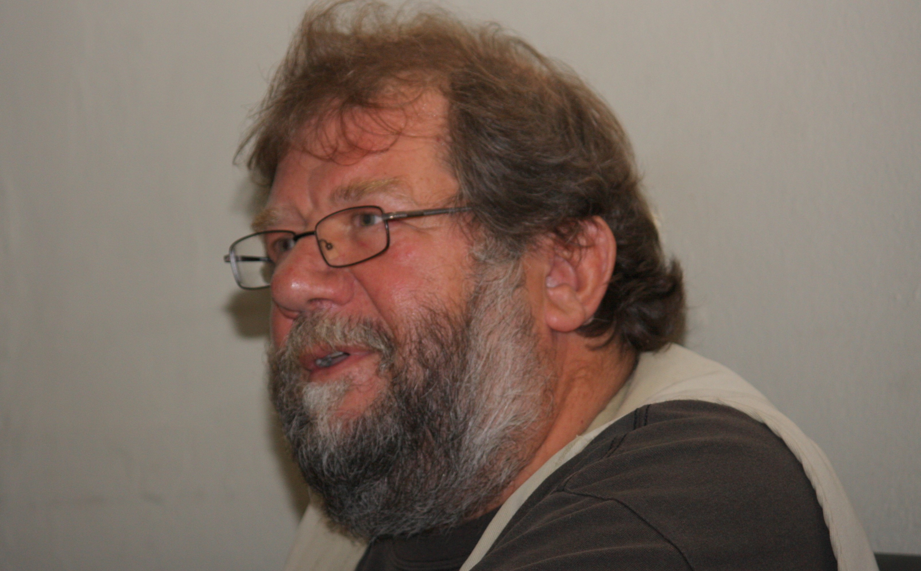 Koroška osrednja knjižnica vabi na pogovor z legendo novinarstva Ervinom Hladnikom Milharčičem