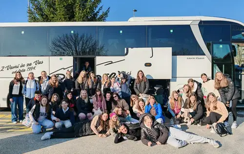Mladinski pevski zbor Druge OŠ Slovenj Gradec se bo udeležil mednarodnega pevskega tekmovanja na Hrvaškem