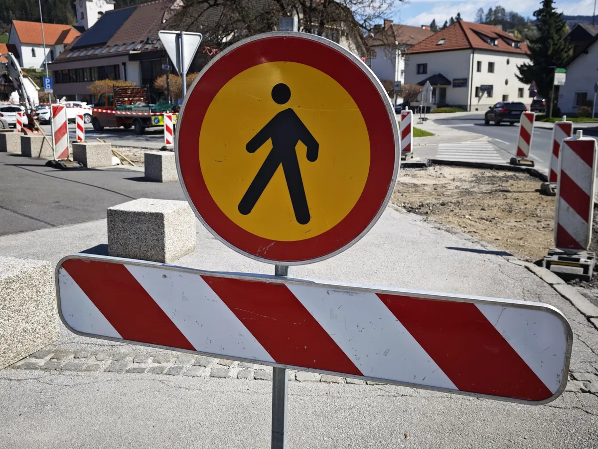 Do konca naslednjega tedna delna zapora občinske ceste Traberg - pokopališče v Dravogradu