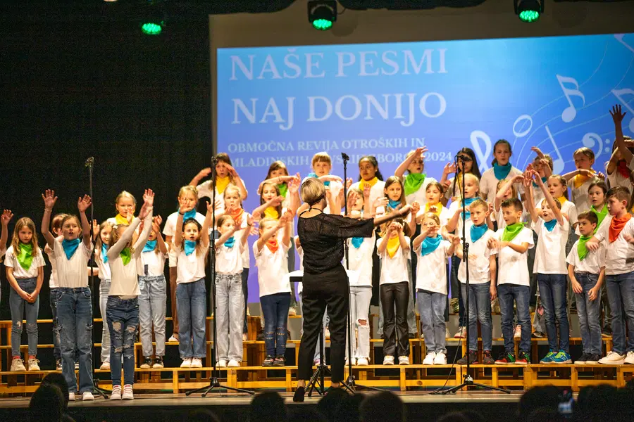Na območnem srečanju otroških in mladinskih pevskih zborov Mežiške doline bodo zopet zadoneli otroški glasovi