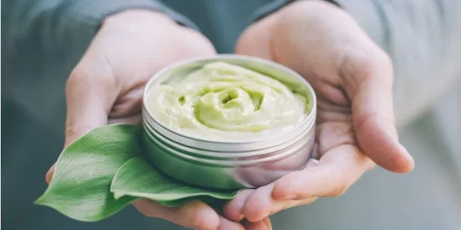 Mazilo za išias: naravna rešitev za lajšanje bolečin