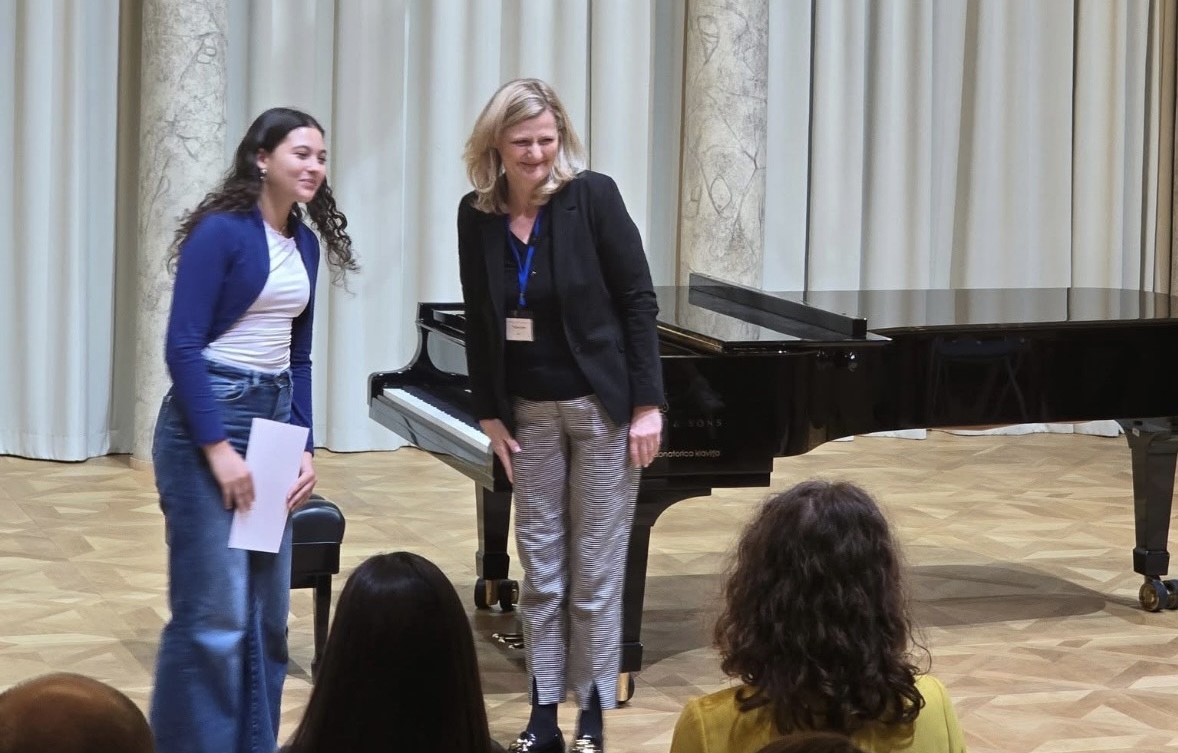 Intervju: Anamarija Kobolt – mlada pevka, ki z glasbo osvaja srca