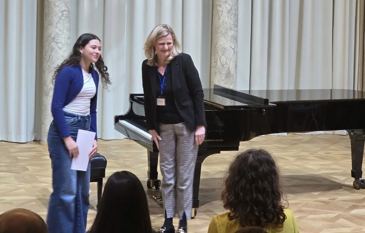 Intervju: Anamarija Kobolt – mlada pevka, ki z glasbo osvaja srca