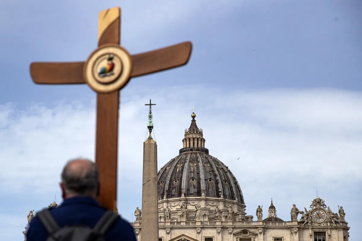 Pogreb Frančiška v devetih dneh, konklave v enem mesecu