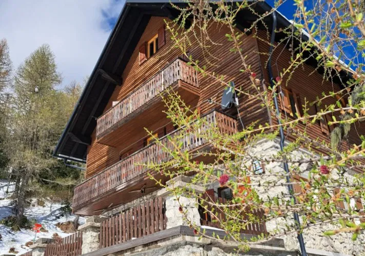 Dom na Peci in sončno vreme vas vabita na obisk