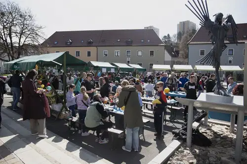 FOTO: Dan za spremembe 2025 – prostovoljci so na Ravnah spreminjali svet