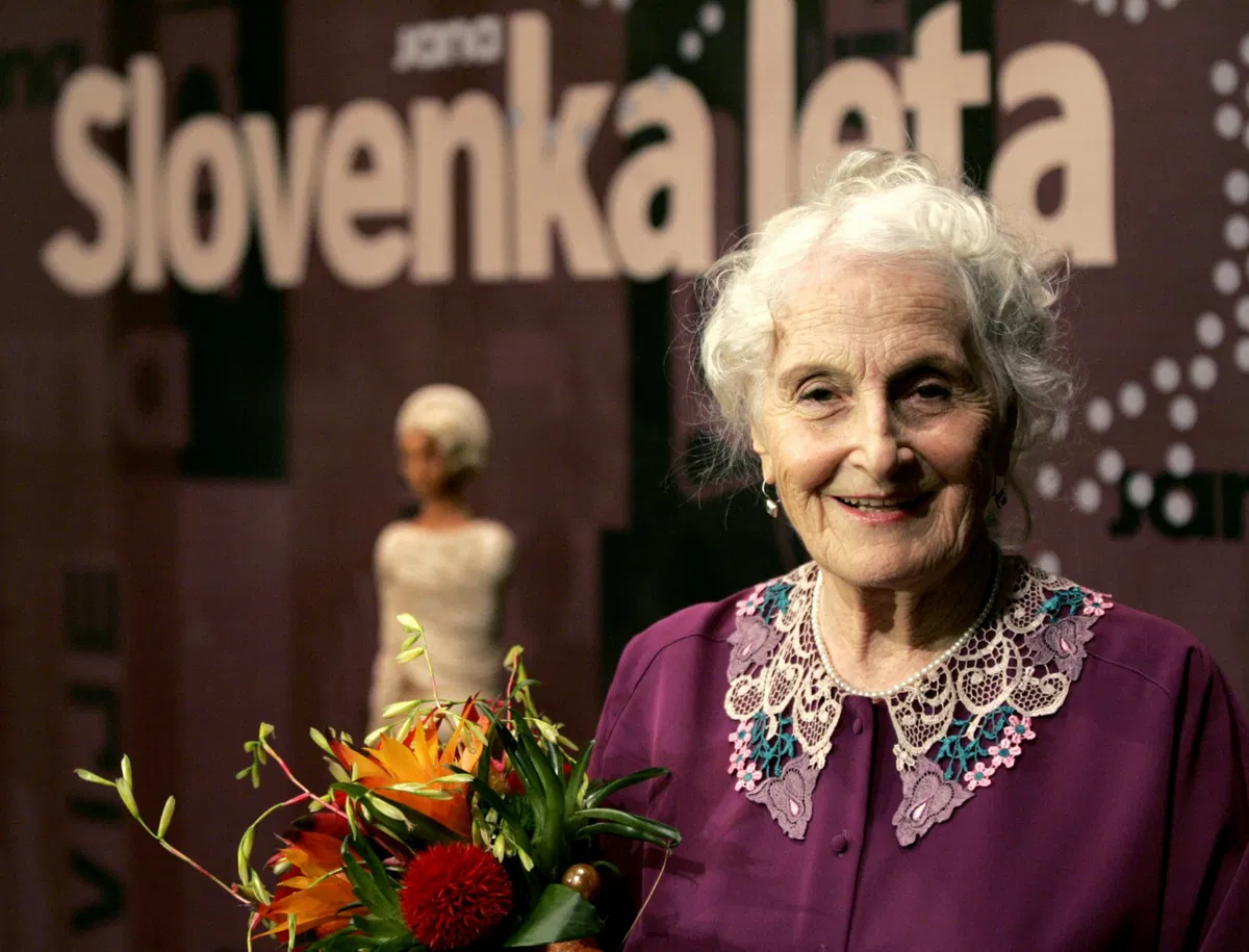 Poslovila se je pesnica Neža Maurer