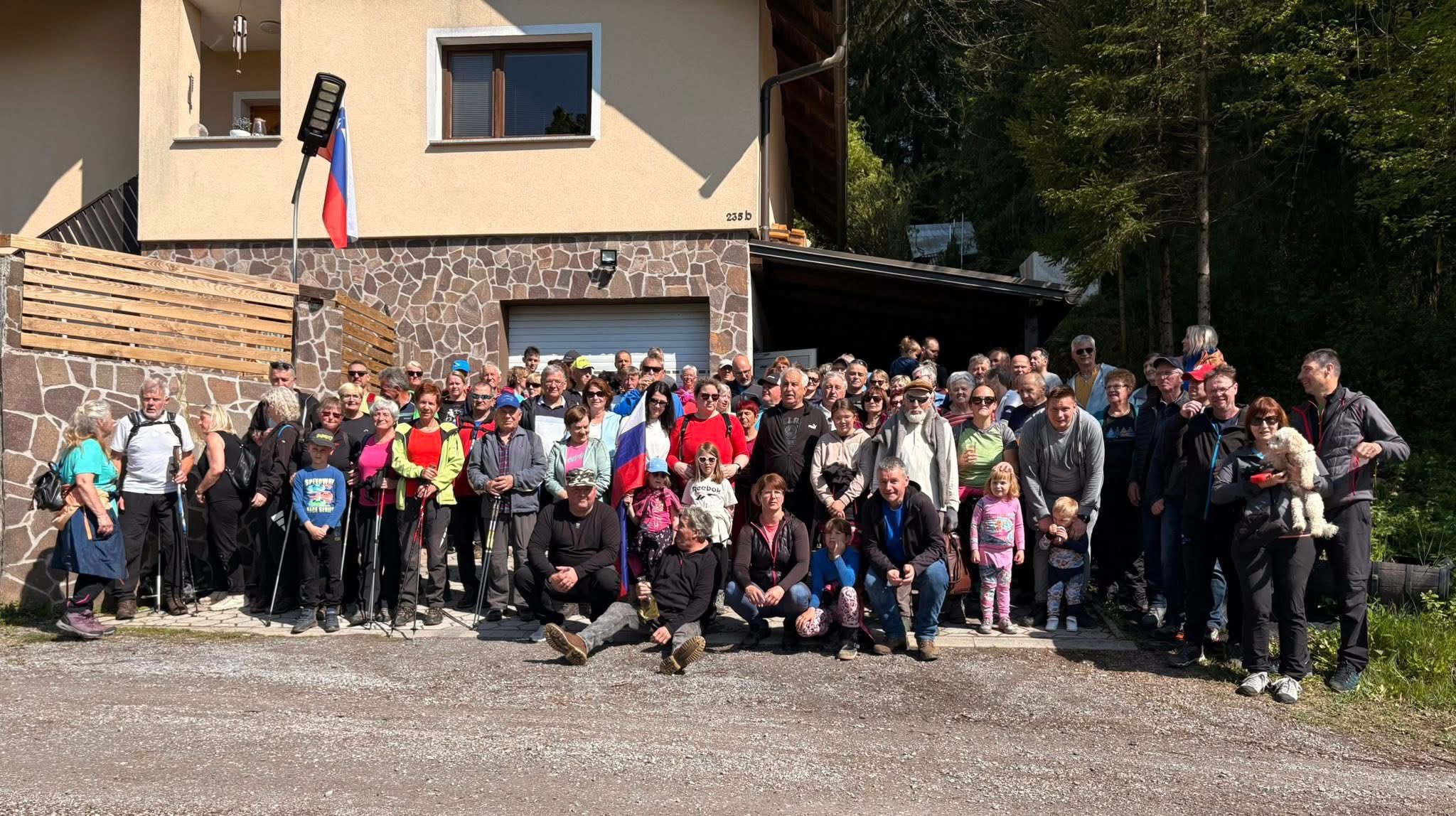 Stari trg obeležil dan upora s tradicionalnim pohodom in priznanjem Mateji Apačnik za prispevek k razvoju kraja