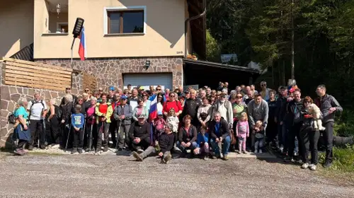 Stari trg obeležil dan upora s tradicionalnim pohodom in priznanjem Mateji Apačnik za prispevek k razvoju kraja